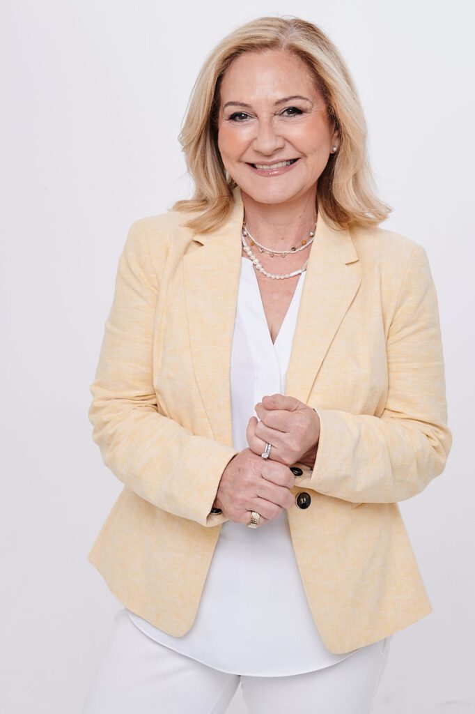 ד"ר מוניקה אלמן צילום שי קדם