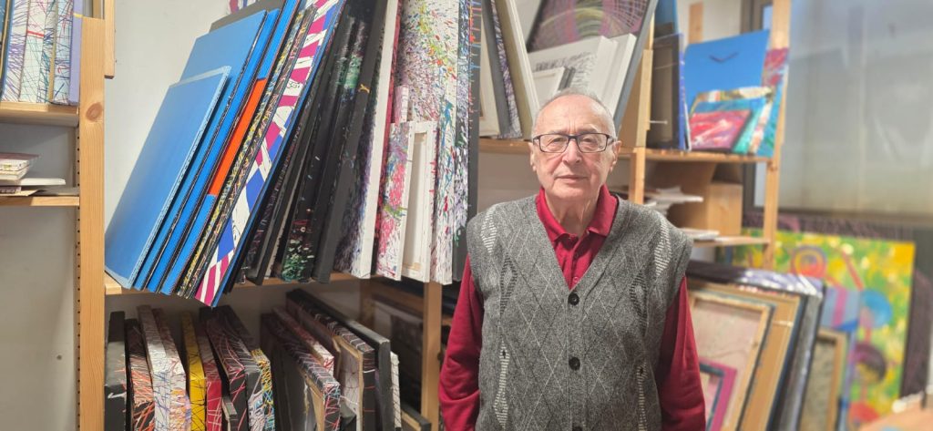 "העתיד בנוי מאותם חוטים ולוחות שאנו מפרקים ומחברים מחדש"